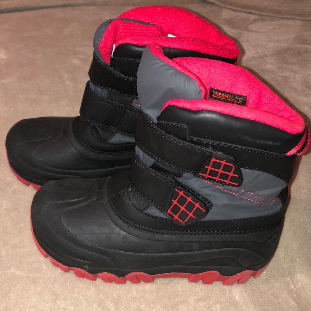 Worn once snow boots